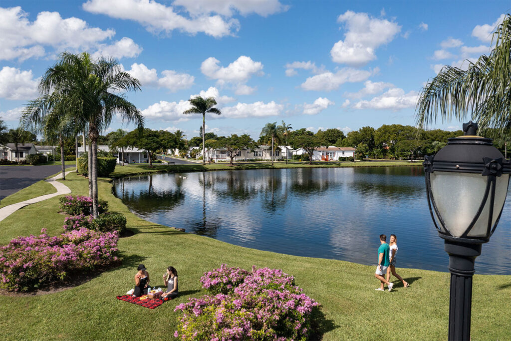 Homes along the lake at Paradise Village